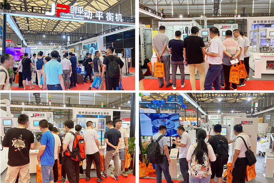 人們紛紛聚集在展位前，了解劍平動平衡機